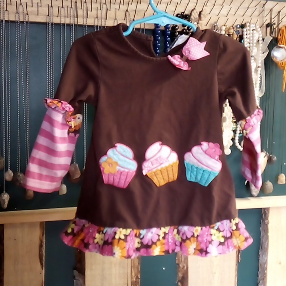 Rare too beautiful baby girl top size 24 months